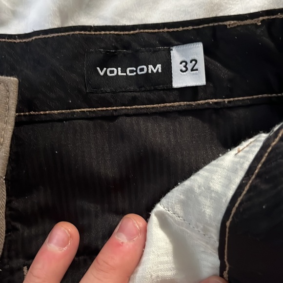 Volcom chino shorts size 32 - Picture 2 of 3